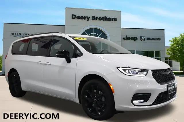 2026 Chrysler Pacifica Select AWD
