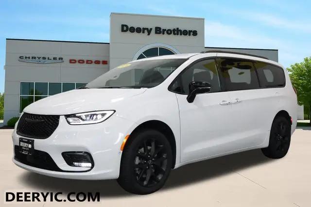 2026 Chrysler Pacifica Select AWD