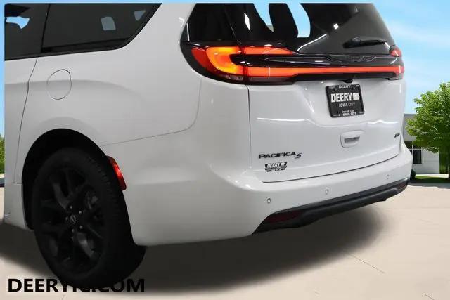 2026 Chrysler Pacifica Select AWD