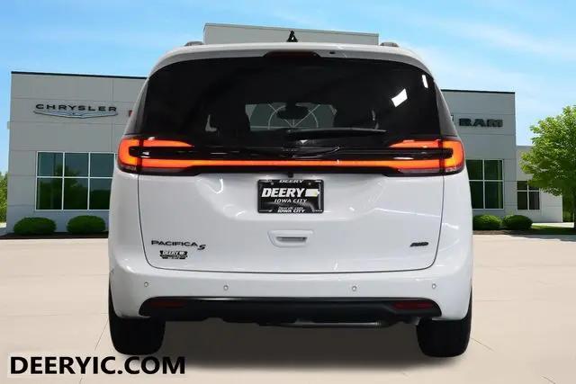 2026 Chrysler Pacifica Select AWD