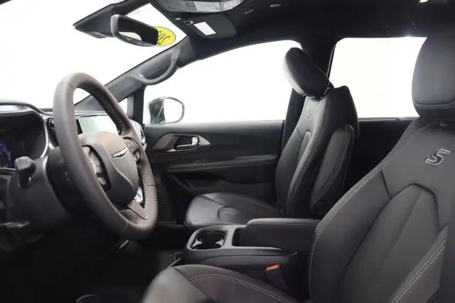 2026 Chrysler Pacifica Select AWD