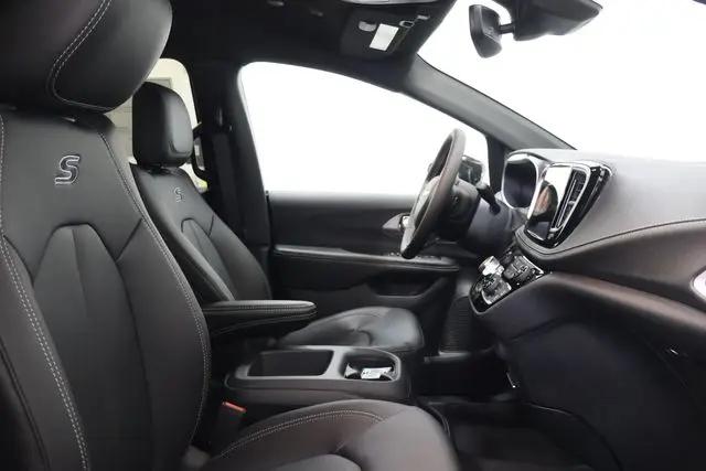 2026 Chrysler Pacifica Select AWD