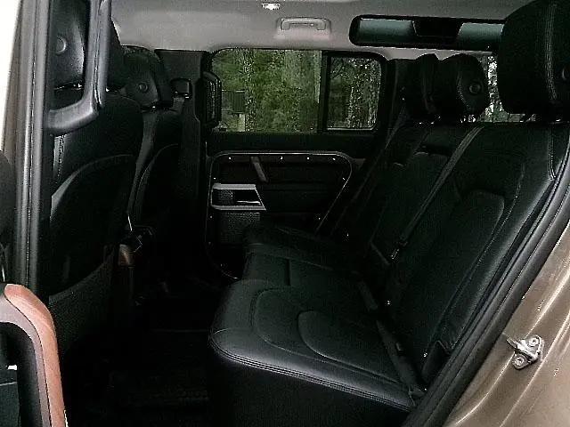 2024 Land Rover Defender 110 P400 S