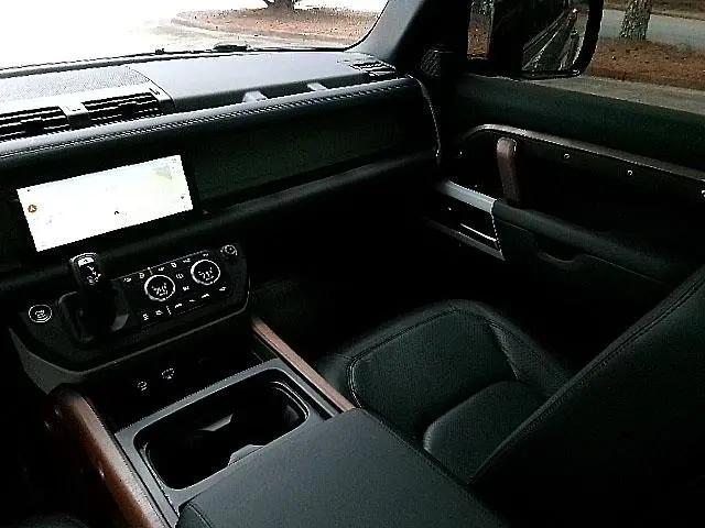 2024 Land Rover Defender 110 P400 S