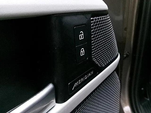 2024 Land Rover Defender 110 P400 S
