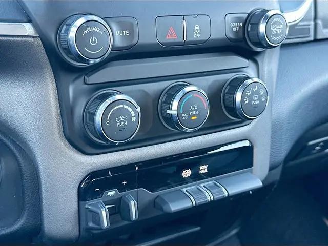 2024 Ram 3500 Big Horn Crew Cab 4x4 8' Box
