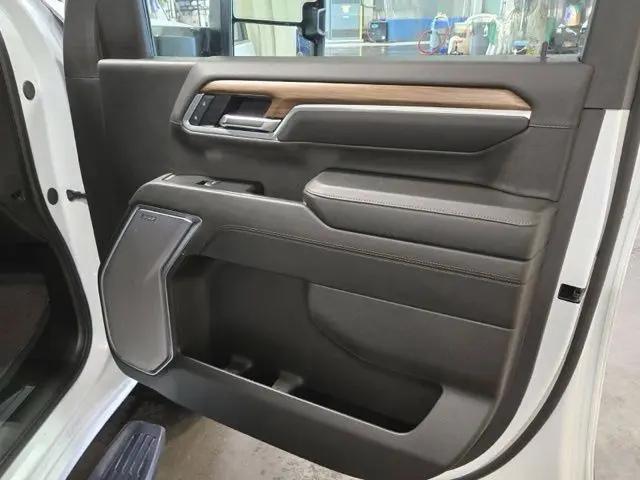 2025 Chevrolet Silverado 3500HD 4WD Crew Cab Standard Bed High Country