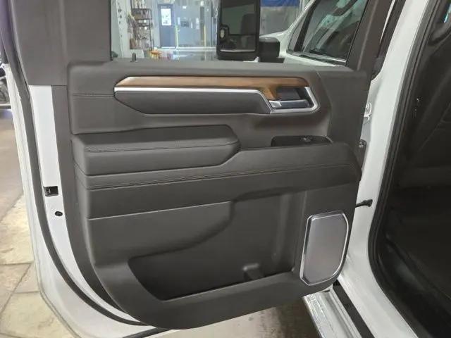 2025 Chevrolet Silverado 3500HD 4WD Crew Cab Standard Bed High Country
