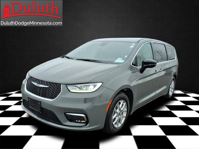 2025 Chrysler Pacifica Select for sale in Duluth, MN