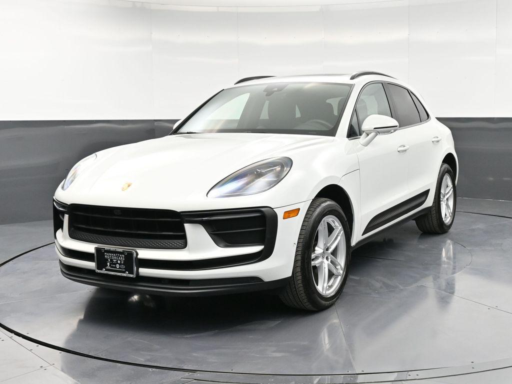 /2022 Porsche Macan