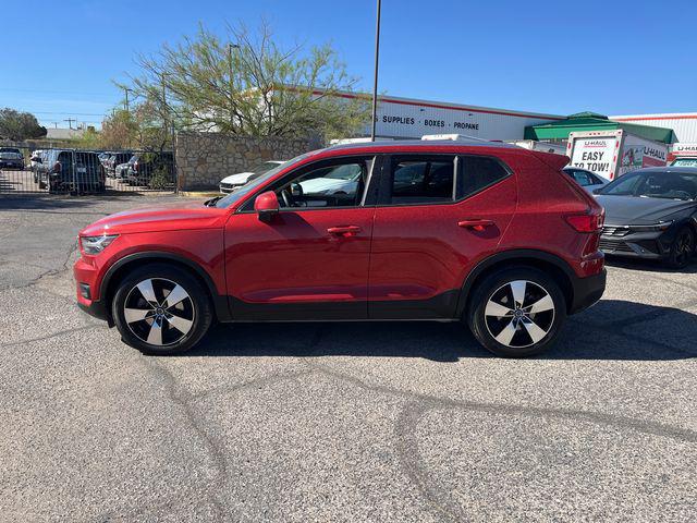 2021 Volvo XC40 T5 Momentum