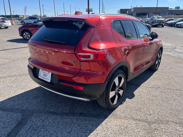 2021 Volvo XC40 T5 Momentum