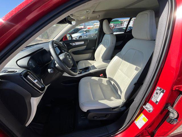 2021 Volvo XC40 T5 Momentum