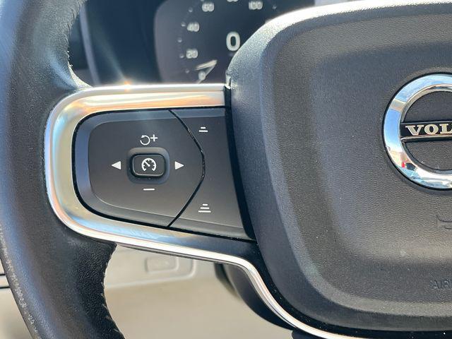 2021 Volvo XC40 T5 Momentum