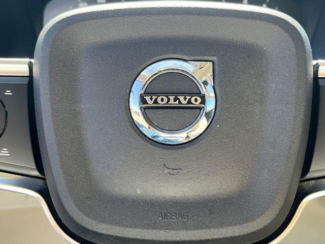 2021 Volvo XC40 T5 Momentum