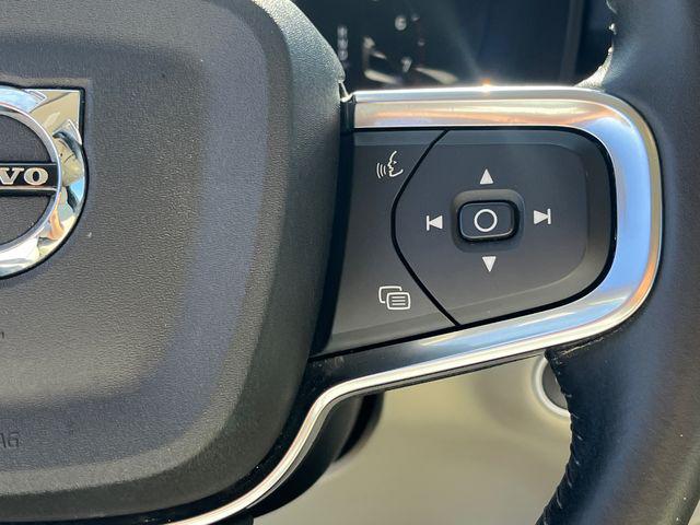 2021 Volvo XC40 T5 Momentum