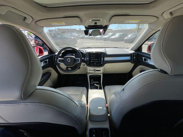 2021 Volvo XC40 T5 Momentum