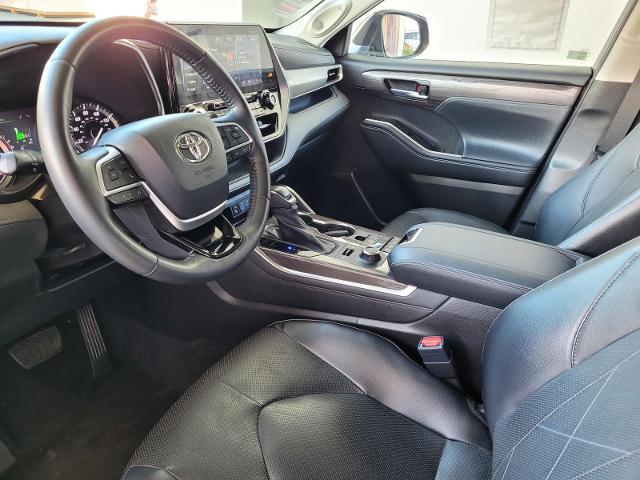 2022 Toyota Highlander Platinum
