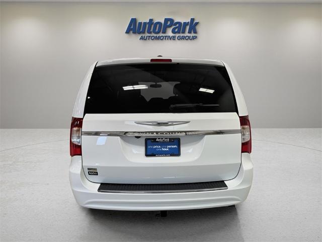 2016 Chrysler Town & Country Touring