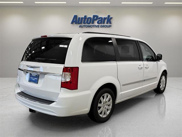 2016 Chrysler Town & Country Touring