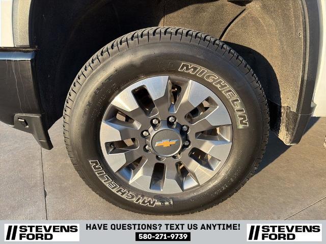 2022 Chevrolet Silverado 2500HD 4WD Crew Cab Standard Bed Custom