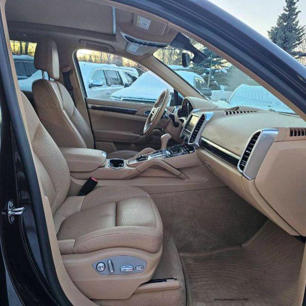 2016 Porsche Cayenne Base