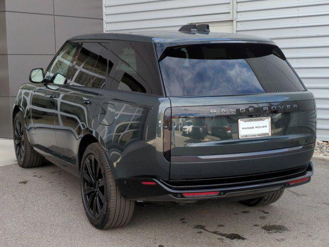 2026 Land Rover Range Rover P550e SE