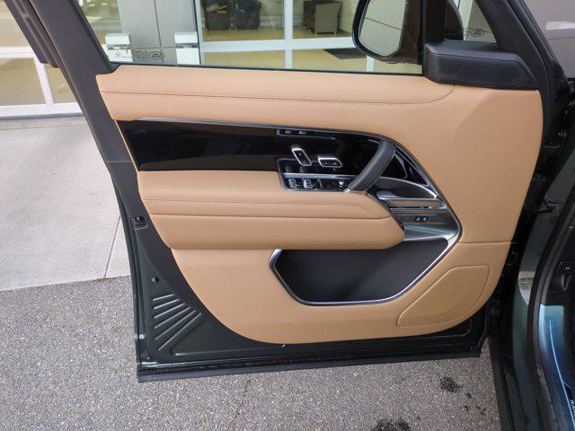 2026 Land Rover Range Rover P550e SE