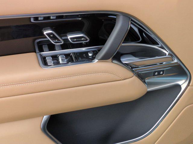 2026 Land Rover Range Rover P550e SE