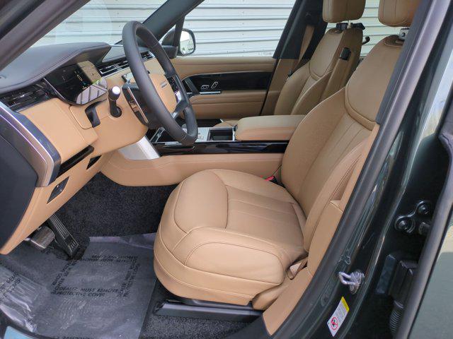 2026 Land Rover Range Rover P550e SE