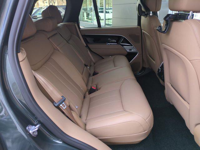 2026 Land Rover Range Rover P550e SE