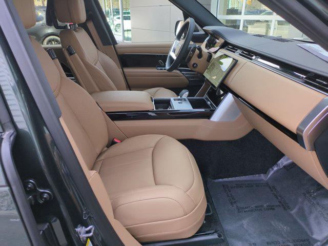 2026 Land Rover Range Rover P550e SE