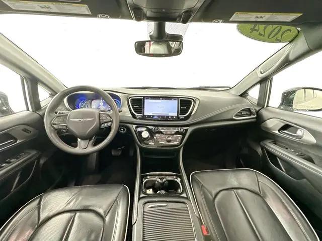 2024 Chrysler Pacifica Hybrid Premium S Appearance Pkg