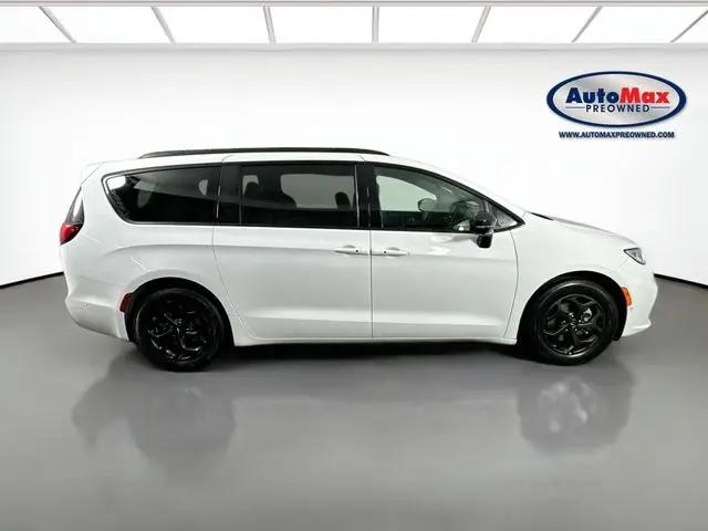 2024 Chrysler Pacifica Hybrid Premium S Appearance Pkg