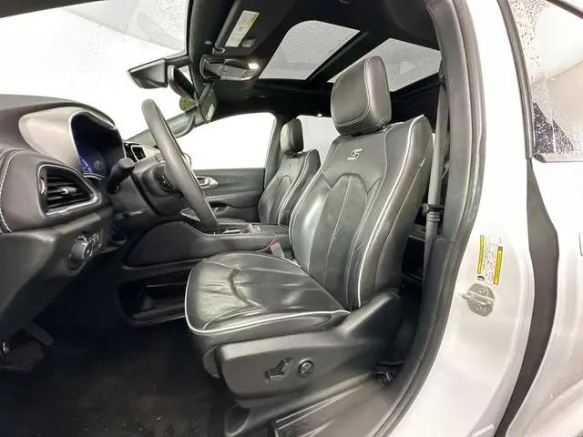 2024 Chrysler Pacifica Hybrid Premium S Appearance Pkg