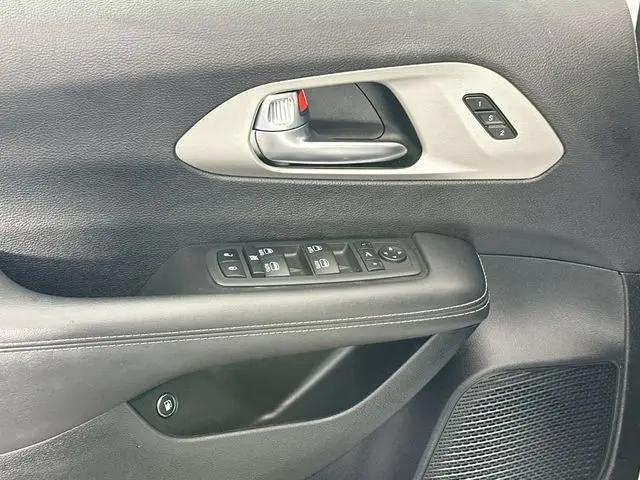 2024 Chrysler Pacifica Hybrid Premium S Appearance Pkg