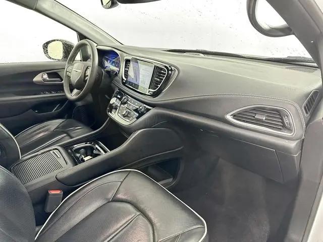 2024 Chrysler Pacifica Hybrid Premium S Appearance Pkg