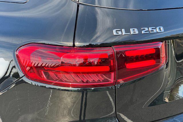2026 Mercedes-Benz GLB 250