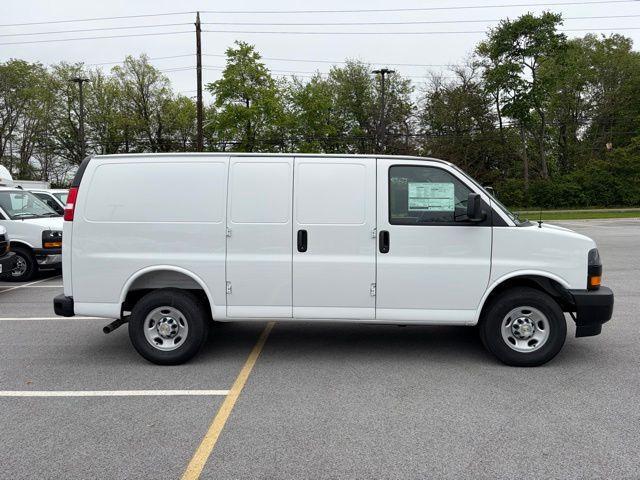 2026 Chevrolet Express Cargo Van 2500 Regular Wheelbase, WT, RWD