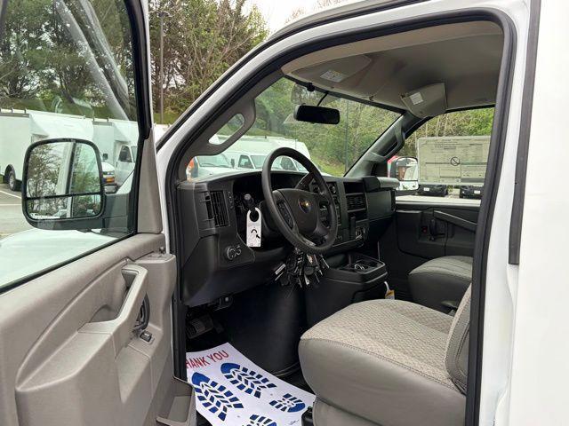 2026 Chevrolet Express Cargo Van 2500 Regular Wheelbase, WT, RWD