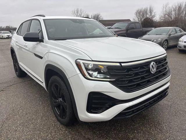 2025 Volkswagen Atlas Cross Sport 2.0T SEL R-Line Black for sale in Wayland, MI