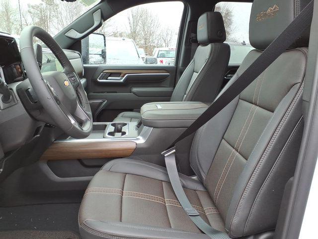 2026 Chevrolet Silverado 2500HD Crew Cab, Standard Bed, High Country, 4WD