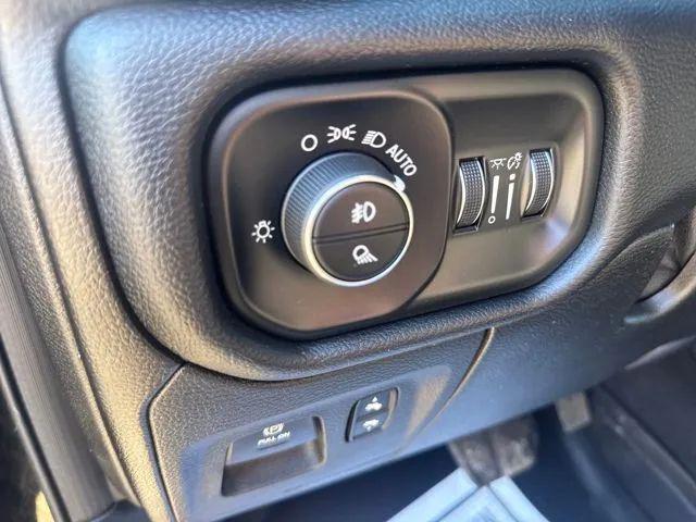 2019 Ram 1500 Big Horn/Lone Star Crew Cab 4x4 5'7" Box