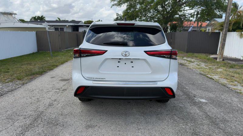 2022 Toyota Highlander L