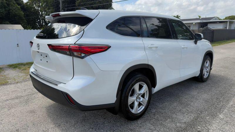 2022 Toyota Highlander L