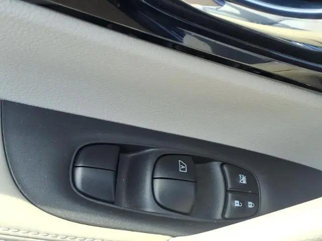 2022 Nissan Rogue Sport SL AWD Xtronic CVT