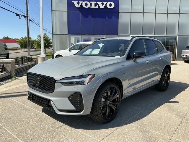 2026 Volvo XC60 Plug-In Hybrid Black Edition Ultra, T8 AWD Electric/Gasoline, Dark