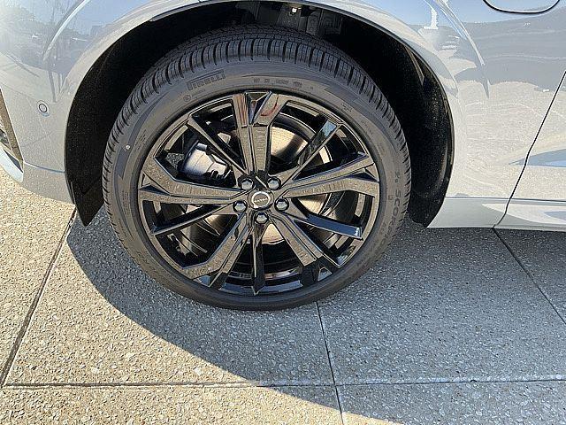 2026 Volvo XC60 Plug-In Hybrid Black Edition Ultra, T8 AWD Electric/Gasoline, Dark