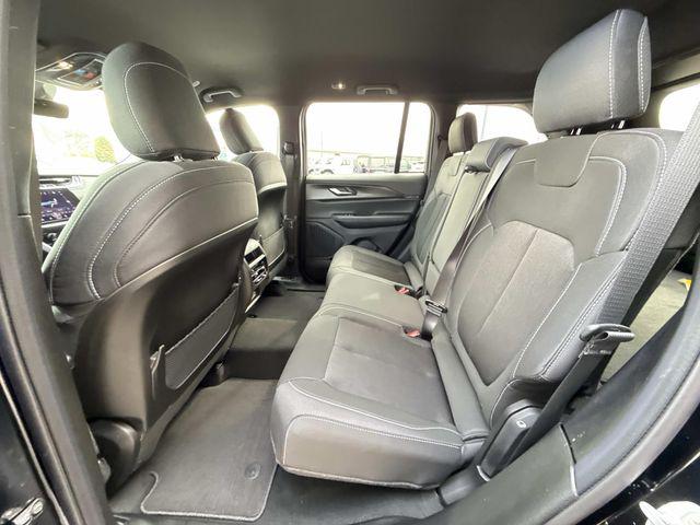2026 Jeep Grand Cherokee Laredo 4x4