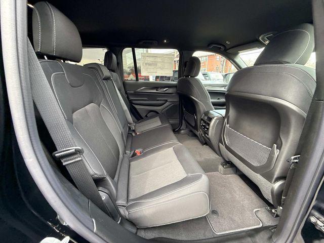 2026 Jeep Grand Cherokee Laredo 4x4